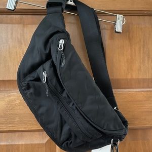 Athleta Via waistbag